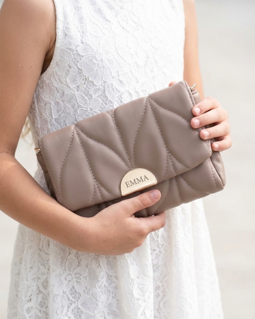 Personlig gravert konvoluttpose som konfirmasjonsgave