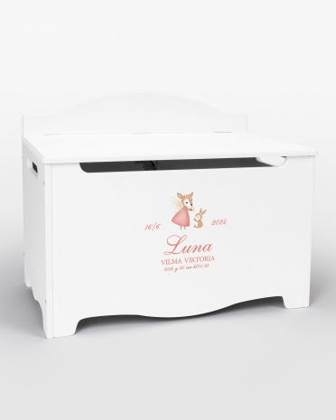 Hvit dåpskiste med navn og dato
