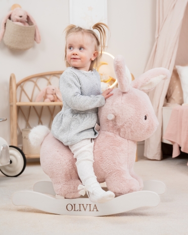 Rosa gyngehest i form av kanin med personlig merking