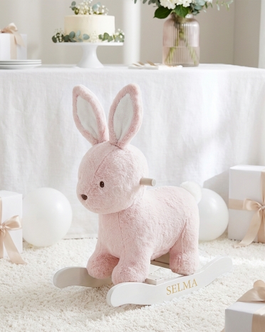 Søt gyngedyr formet som en kanin med navn