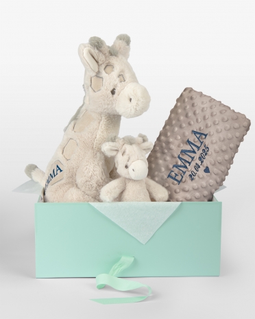 Gavesett til barn med rangle, kosedyr og mykt teppe med navn