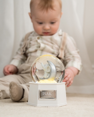 Lampe med spilledåse og gravert navn