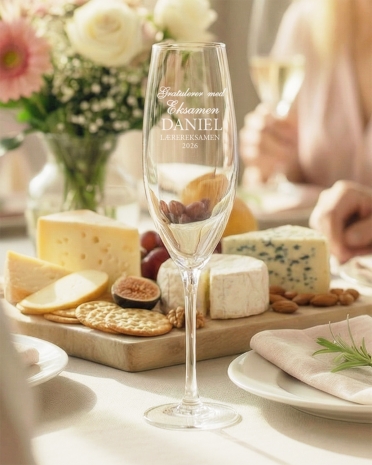 Champagneglass med personlig gravering til eksamen