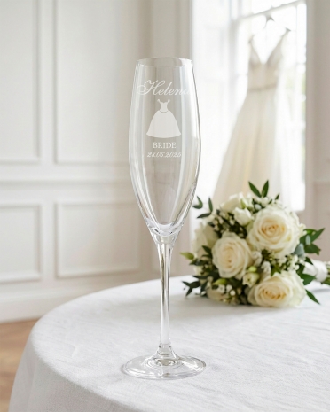 Vakkert champagneglass med personlig gravering til bryllup
