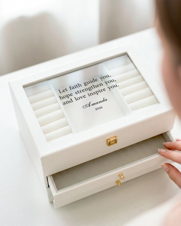 Smykkeskrin med personlig trykk som konfirmasjonsgave