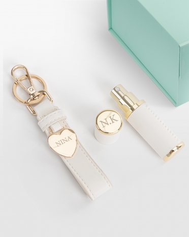 Parfyme-refillflaske og nøkkelring med personlig gravering