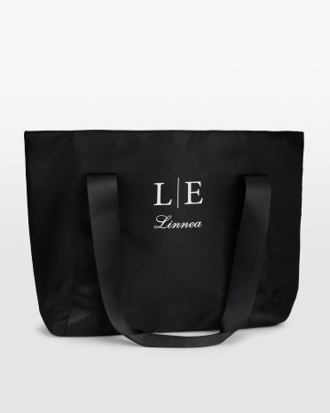 Romslig treningsbag med navn