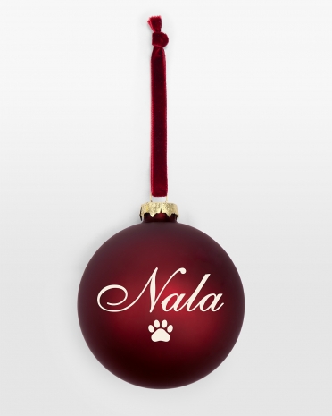 Rød juletrekule med personlig navn og symbol