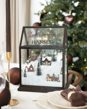 Juleby med belysning og personlig julehilsen med navn