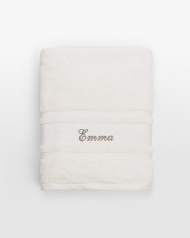 Kremfarget håndkle med navn