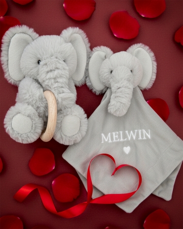 Elefantkoseteppe og bitering med navn til Valentinsdagen