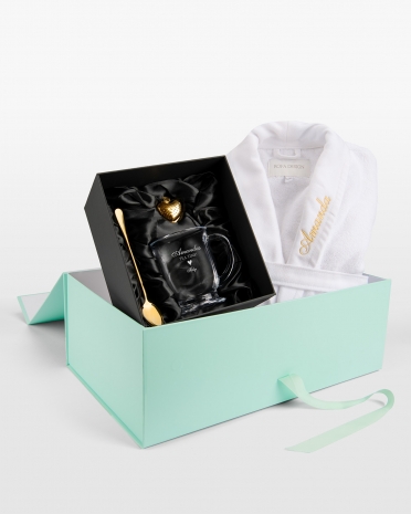 Badekåpe og tekopp-sett med navn i gaveeske