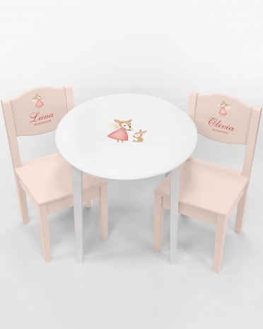 Rosa barnestoler med navn inkludert bord med trykk