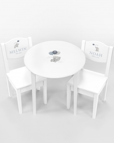 Bord og stoler med navn