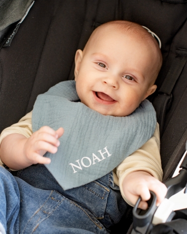 blå dregglapp med navn