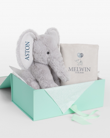 Gavesett med kosedyr og putevar med navn