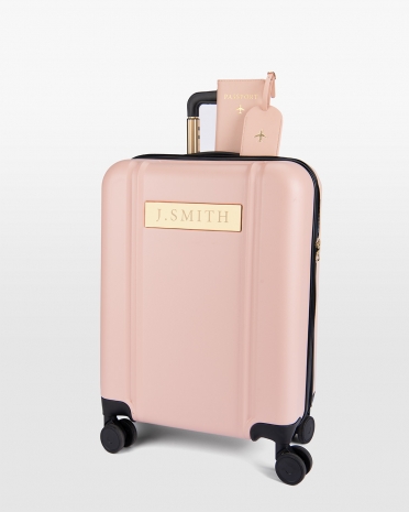 Kabinkoffert med navn, passetui og reisetagger i sett