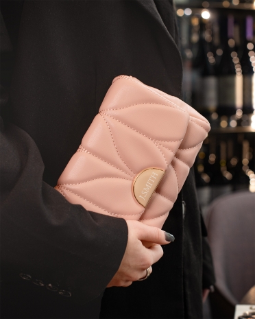 Konvoluttveske med navn