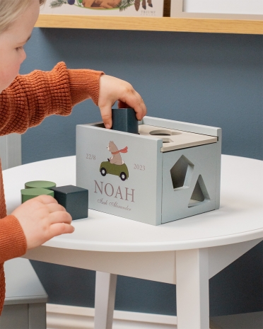 Stableboks med navn og tilhørende klosser