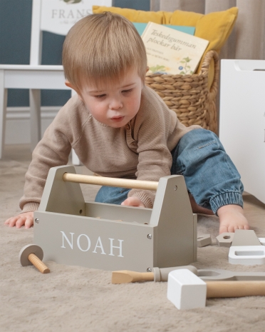 Sandfarget verktøykasse med navn for barn.