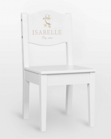 Hvit barnestol med sjiraffmotiv og navn og valgfri tekst