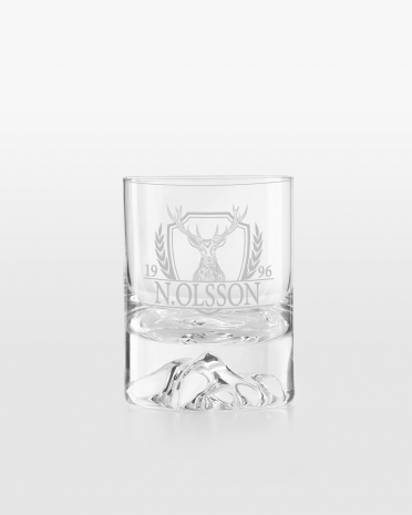 Whiskyglass med gravert navn og hjortemotiv