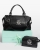Svart weekendbag og toalettmappe i herremodell som broderes med navn