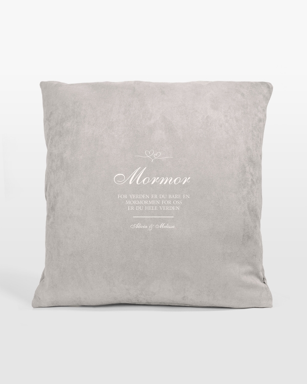 Grå pute med personlig tekst til bestemor