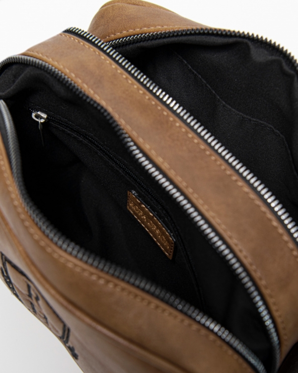 Personlig broderte toalettmapper til ham