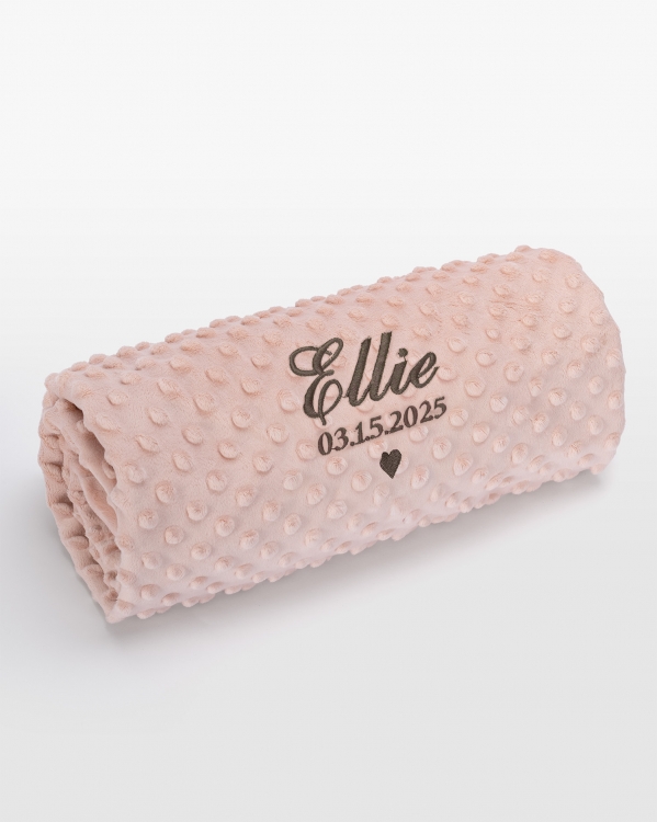 Rosa babyteppe med navn i brun broderi