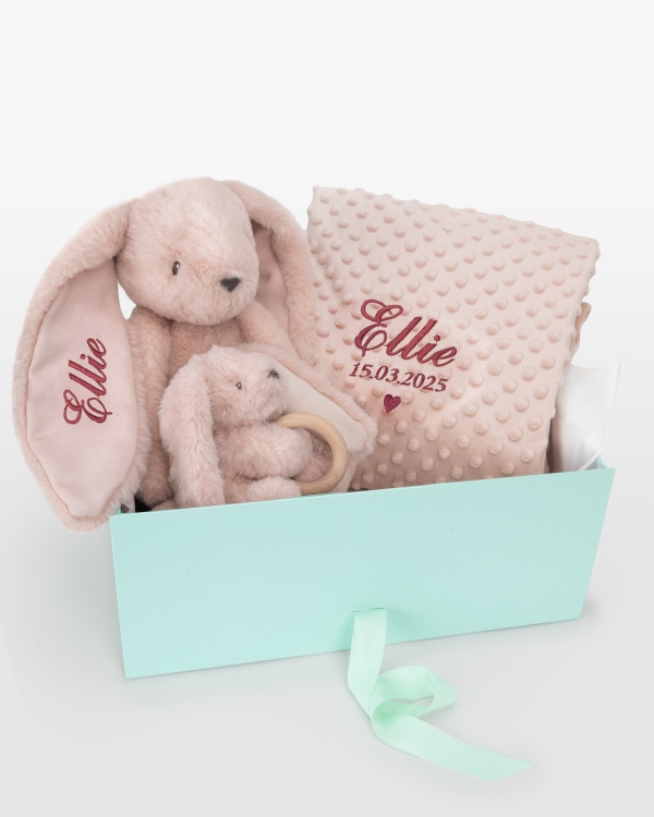 Personlig gavepakke til baby med kosedyr, babyteppe og kosedyr med bitering.