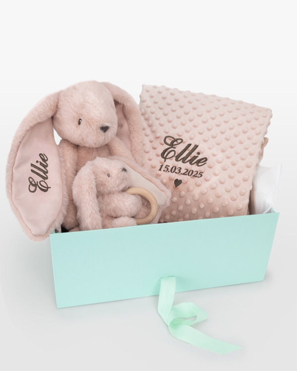 Personlig gavepakke til baby med kosedyr, babyteppe og kosedyr med bitering.