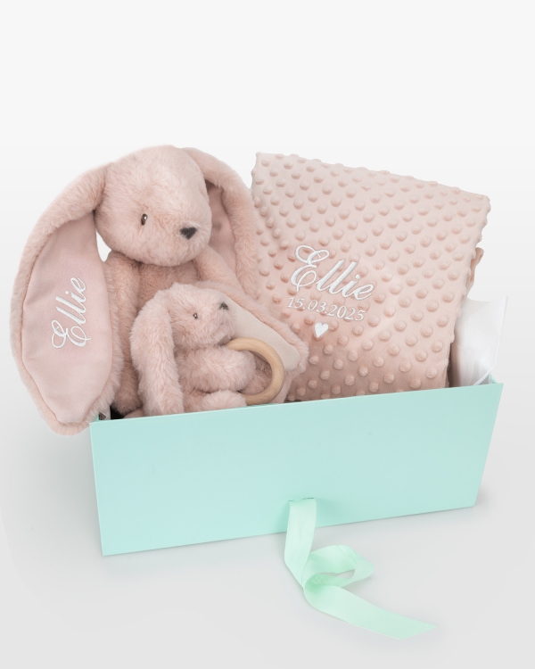 Personlig gavepakke til baby med kosedyr, babyteppe og kosedyr med bitering.