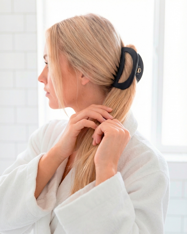 Svart, kraftig hårspenne