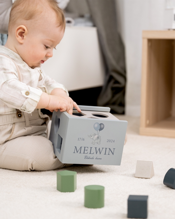 Blå mursteinsboks med elefantmotiv, navn og valgfri tekst