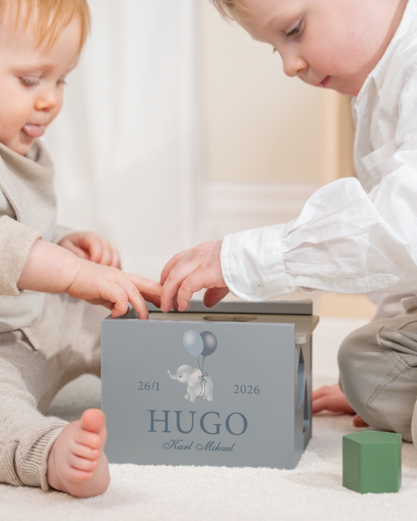 Plukkeboks med giraffmotiv, personlig trykk med navn og dato