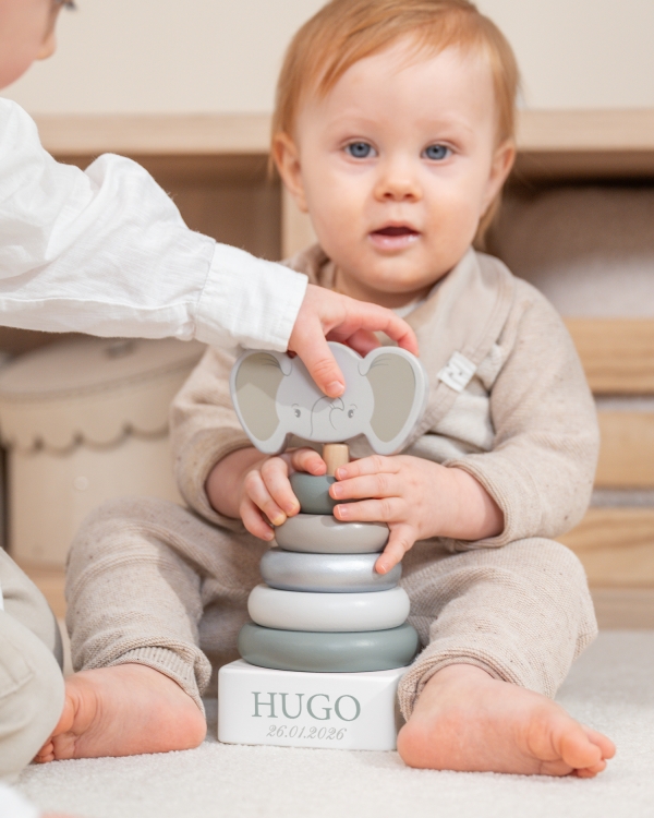 Stabletårn i form av en elefant for barn, med navn og dato
