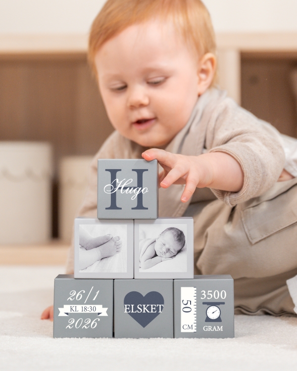 leke-klosser med navn, bilde og fødselsopplysninger