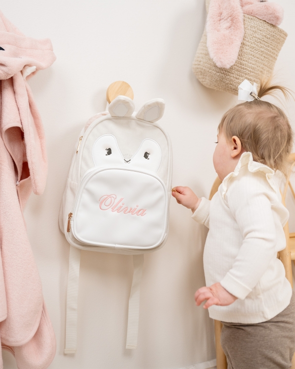 Ryggsekk i form av en kanin med personlig brodering