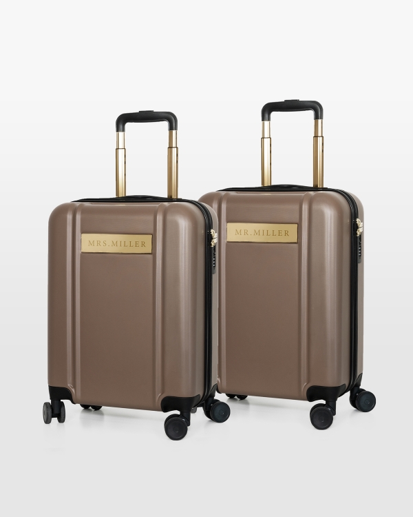 2-pakning med brune håndbagasjer til bryllupsreisen