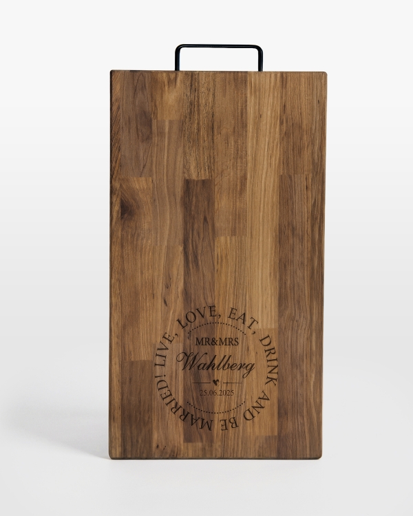 Bryllupstema skjærebrett i valnøtt