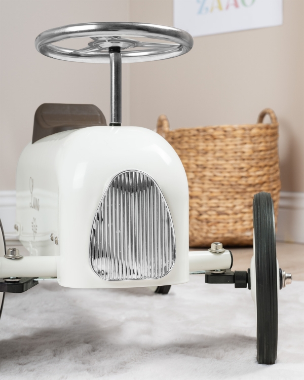 hvit gåbil med navn