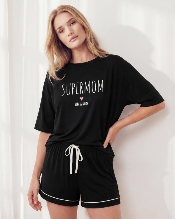 Pysjamassett i modal med personlig tekst