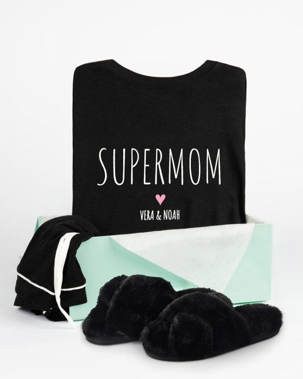 Gavesett til mamma på morsdag med pysjamas med trykk og myke tøfler