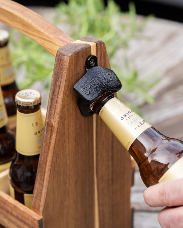 Ølkurv med navn og flaskeåpner