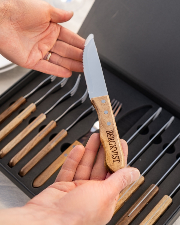 Grillbestikk med treskaft og personlig gravering