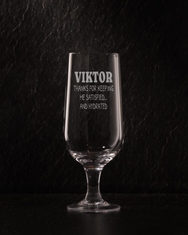 Ølglass med sitat og navn