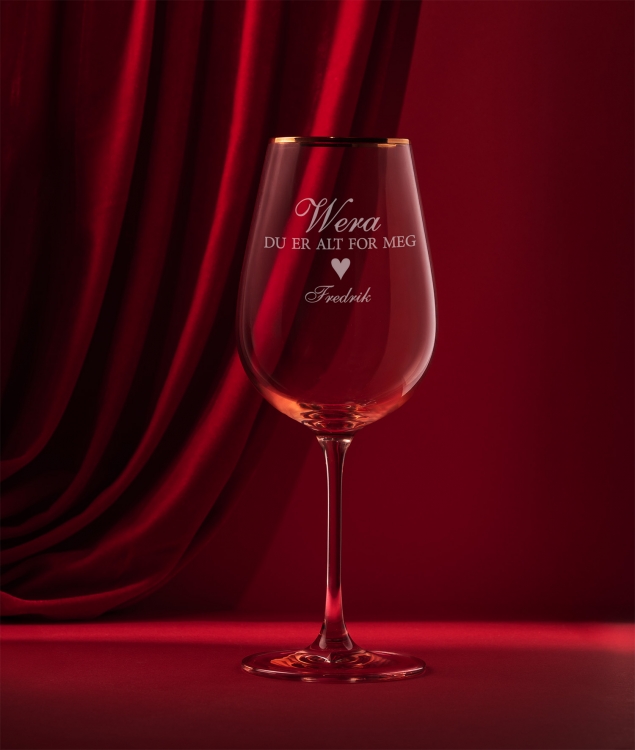 Rosa vinglass med vakker og personlig gravering