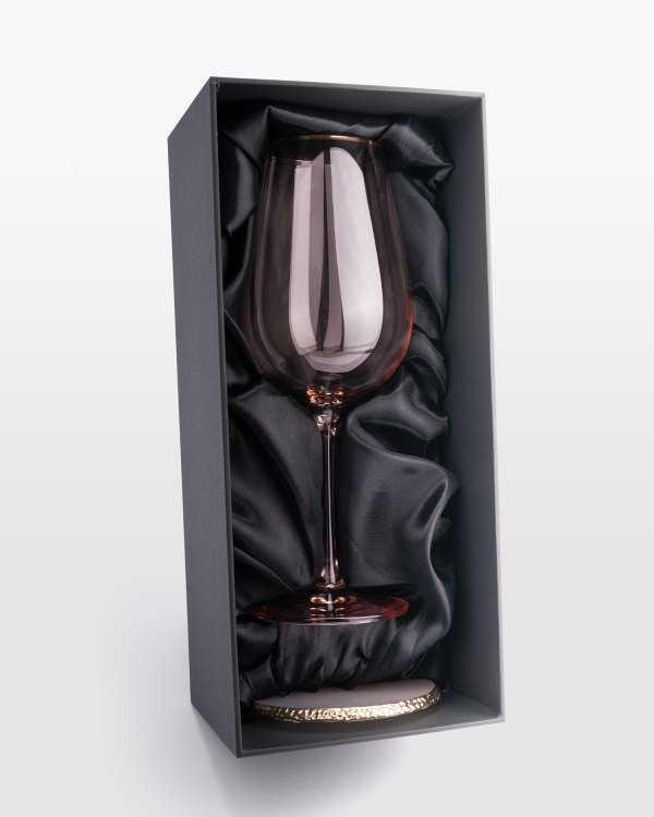 Rosa vinglass i gaveeske