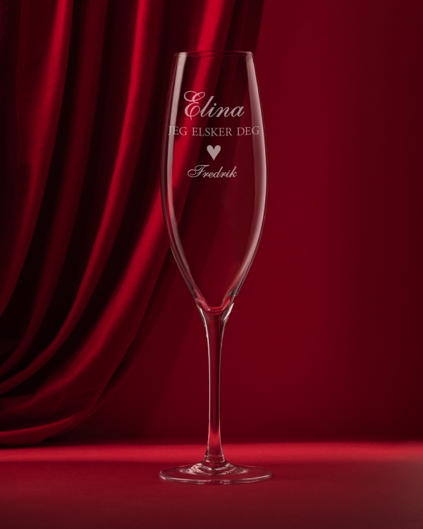 Vakre champagneglass som leveres personlig gravert